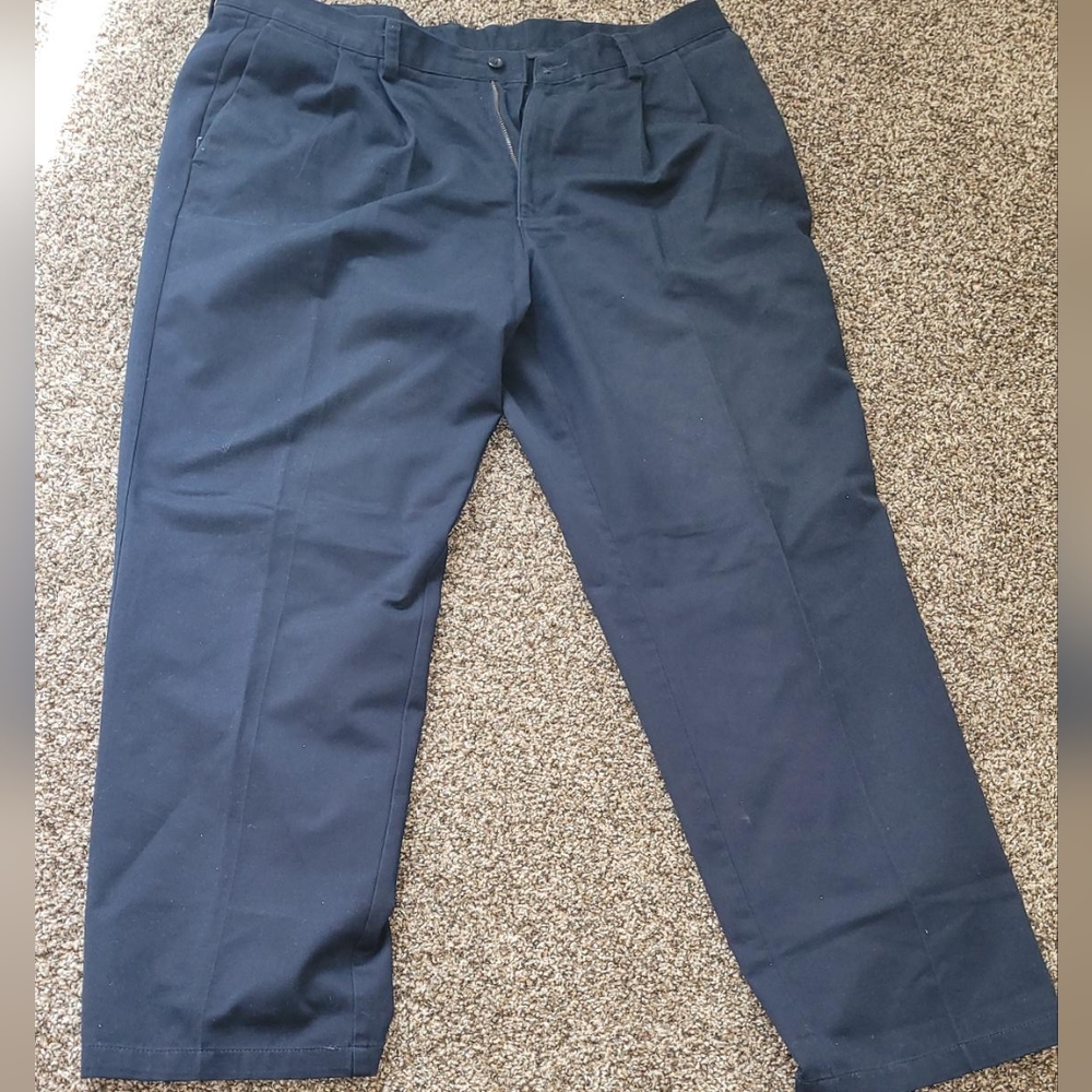 Dockers Men Khaki Slacks; Color: Navy, Size: 40W×32L